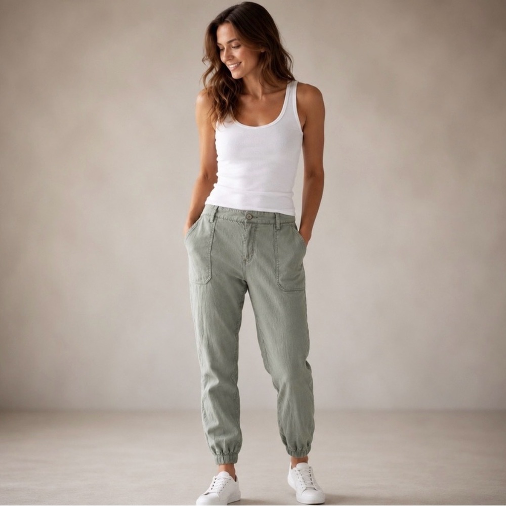 Women’s Light Mint Green Casual Jogger Pants, Size 8
